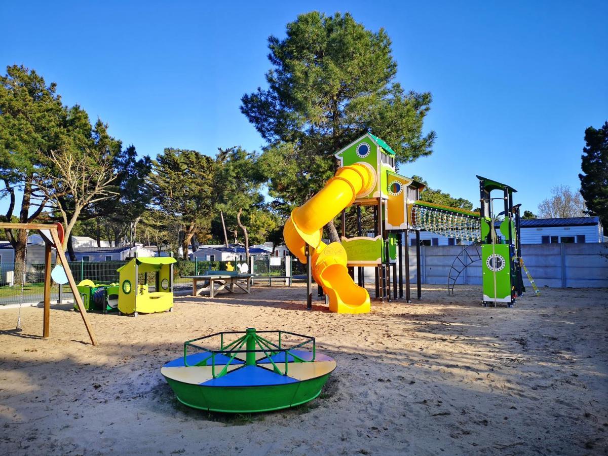 Camping Le Clos Des Pins Hotel Saint-Hilaire-de-Riez Exterior photo